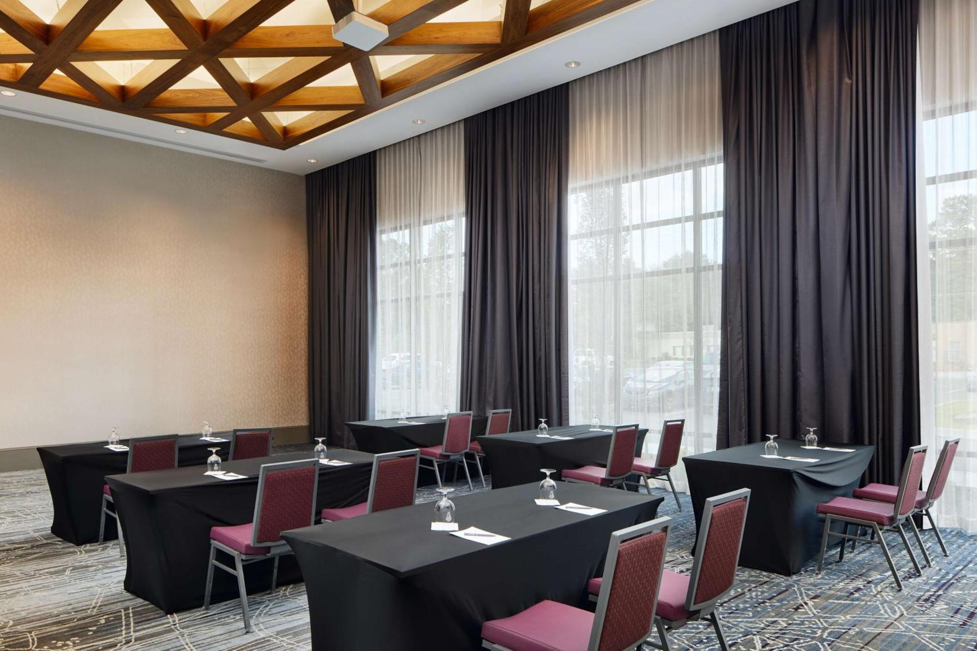 Embassy Suites By Hilton Atlanta Airport North Hapeville Kültér fotó